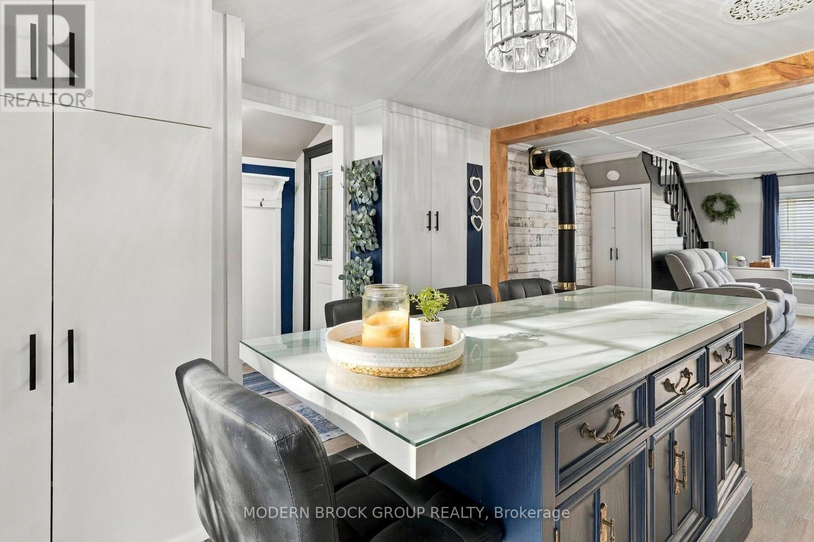 8 Elm Street Property Photo 6