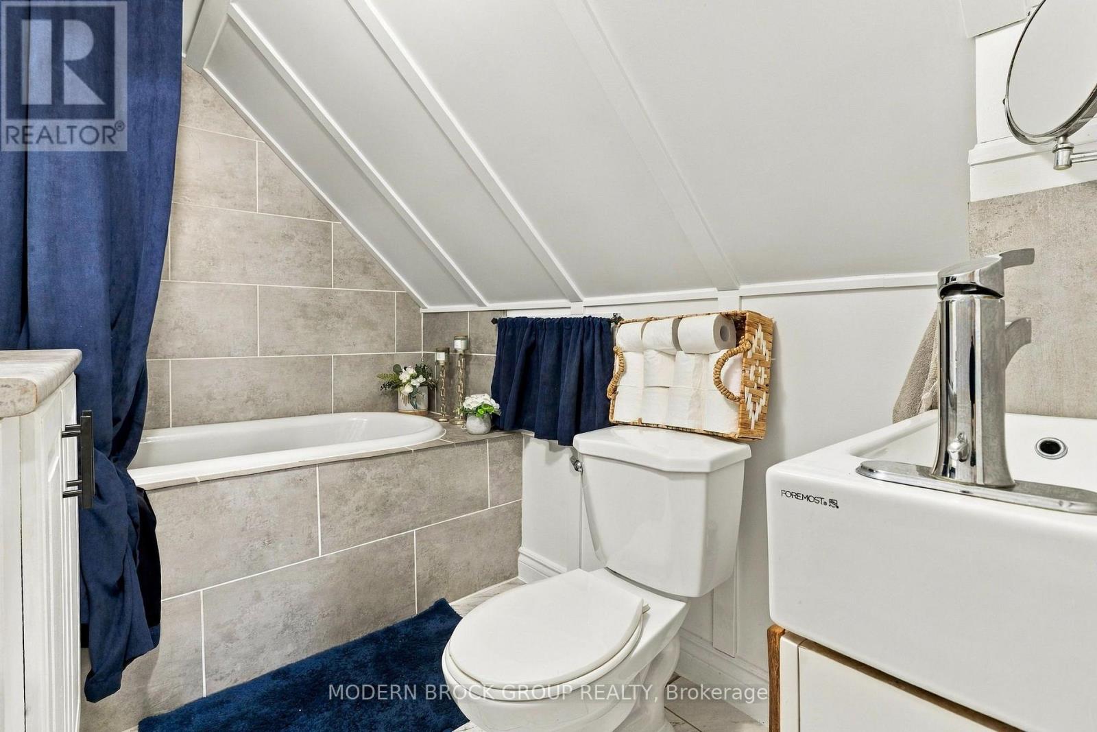 8 Elm Street Property Photo 21