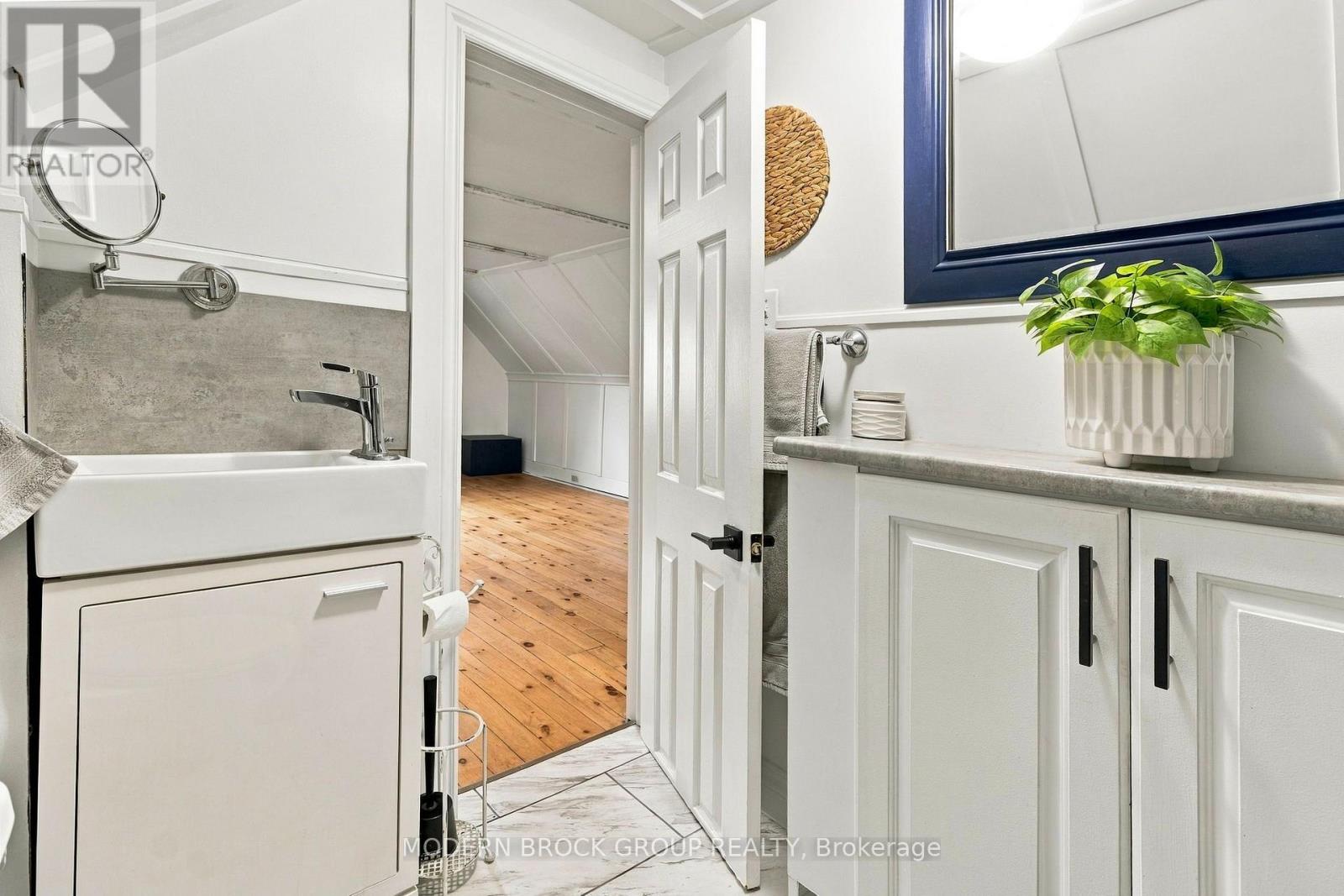 8 Elm Street Property Photo 22