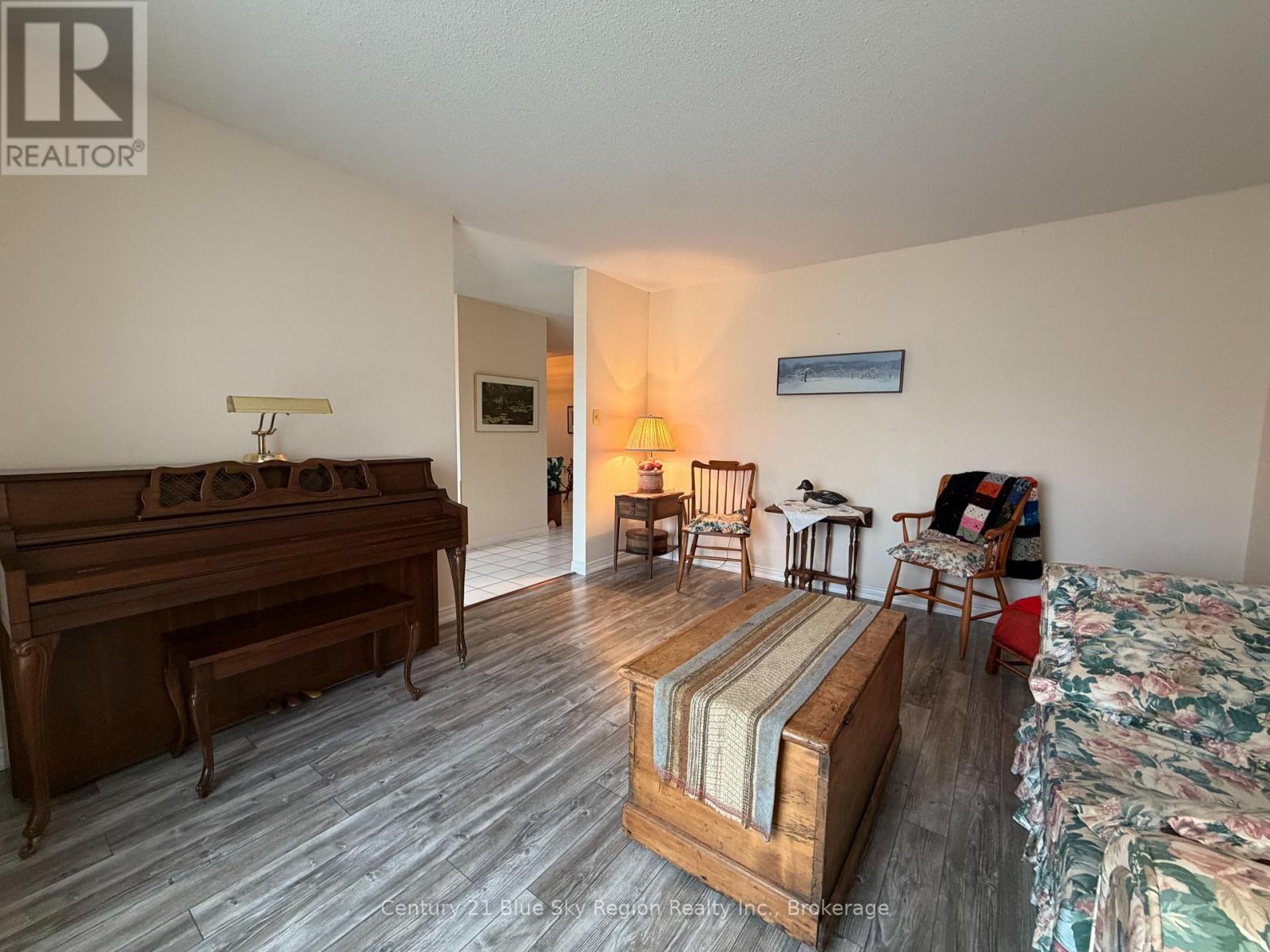 8 Found Court Property Photo 12