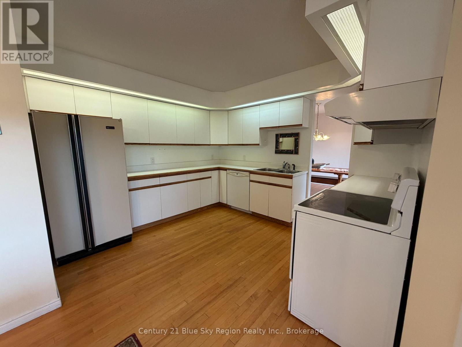 8 Found Court Property Photo 16