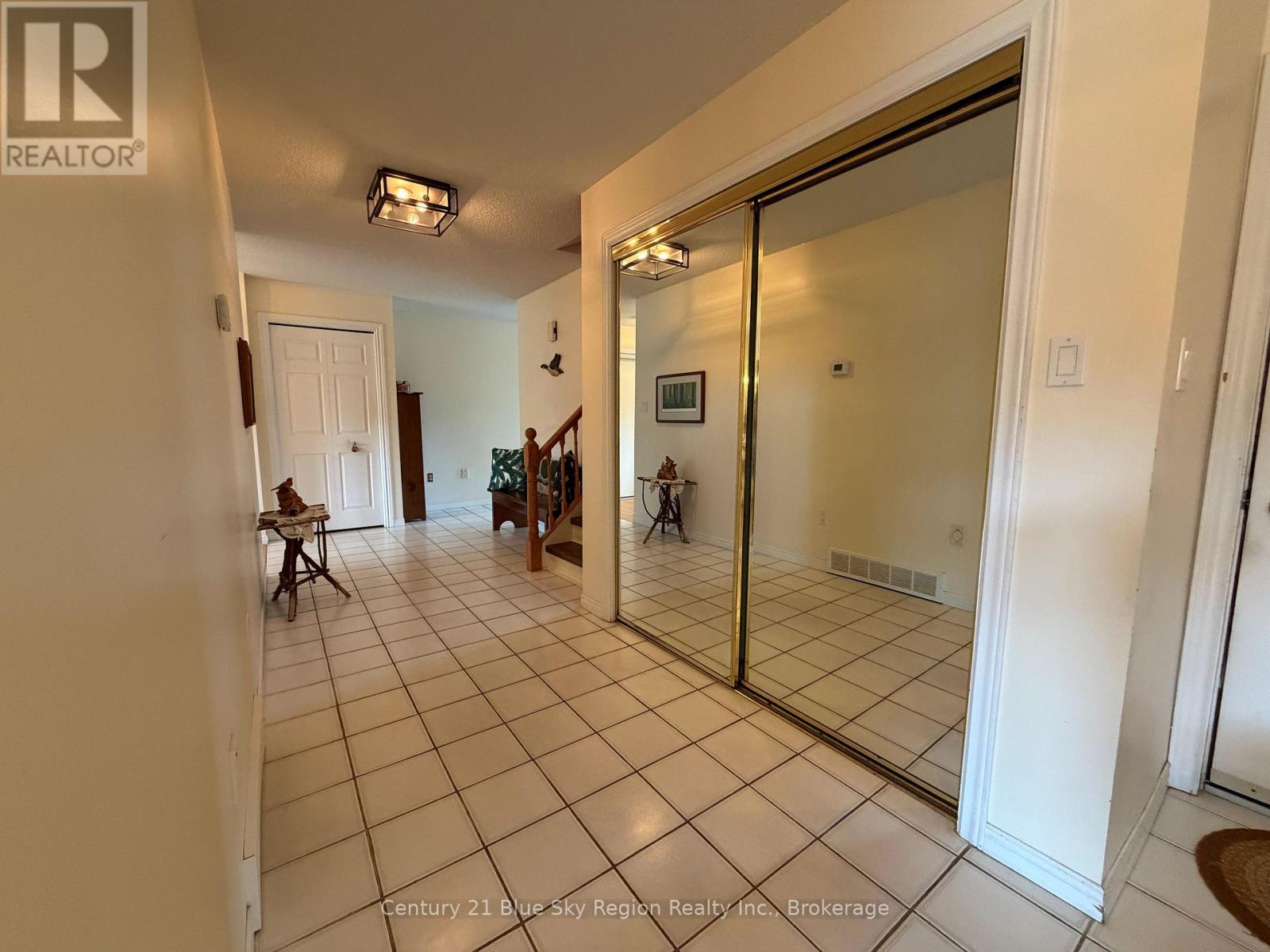 8 Found Court Property Photo 22