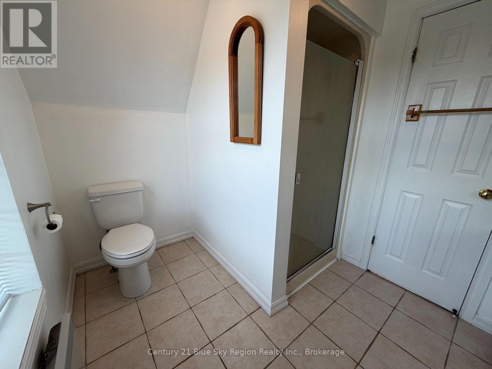 8 Found Court Property Photo 25