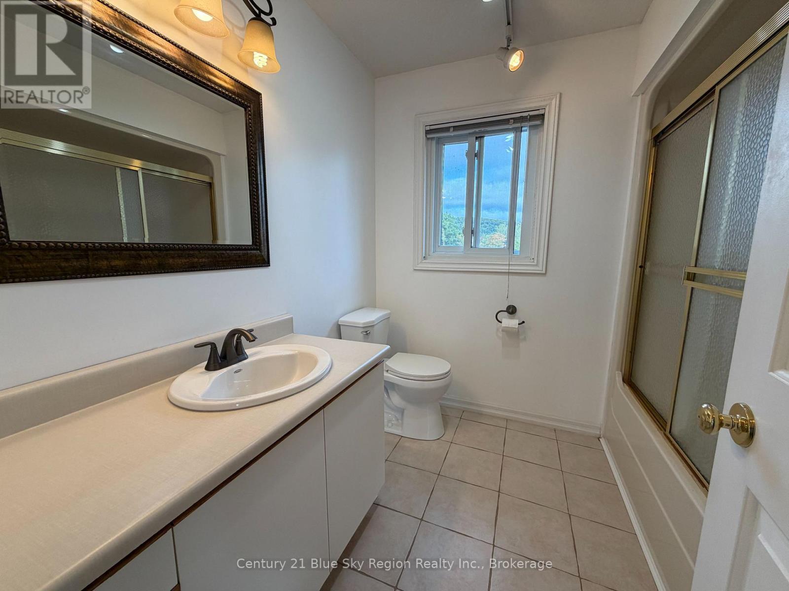 8 Found Court Property Photo 31