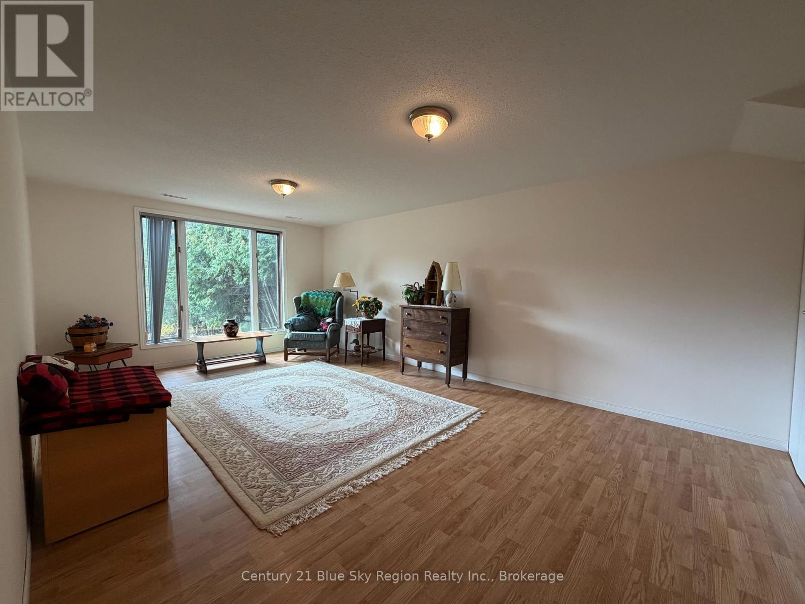 8 Found Court Property Photo 34