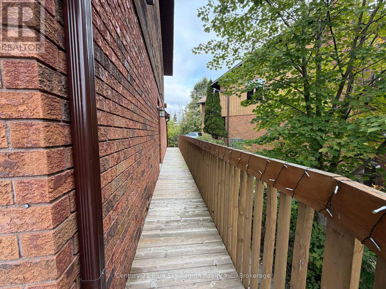 8 Found Court Property Photo 41