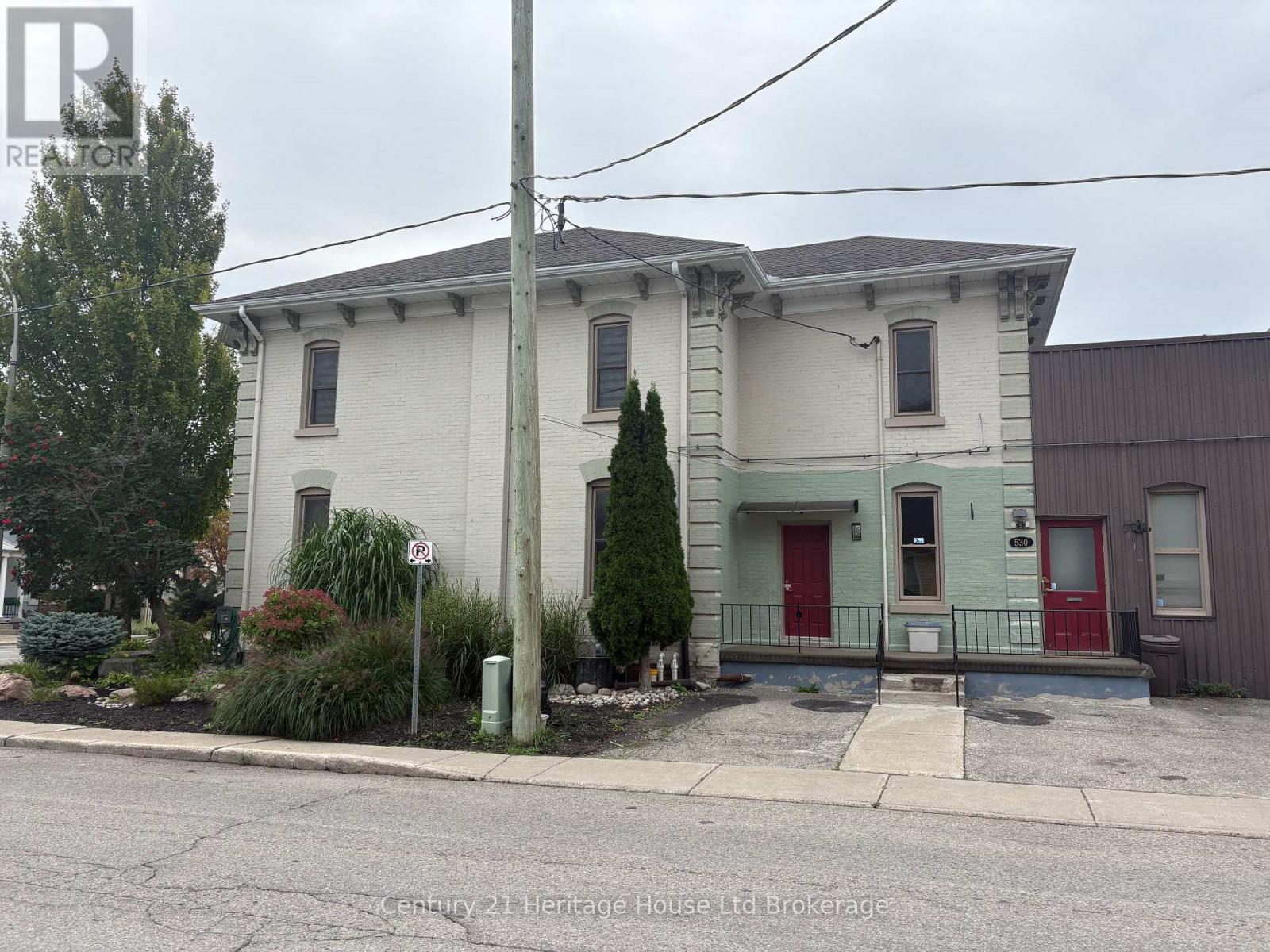 21 Wellington Street N Property Photo 1