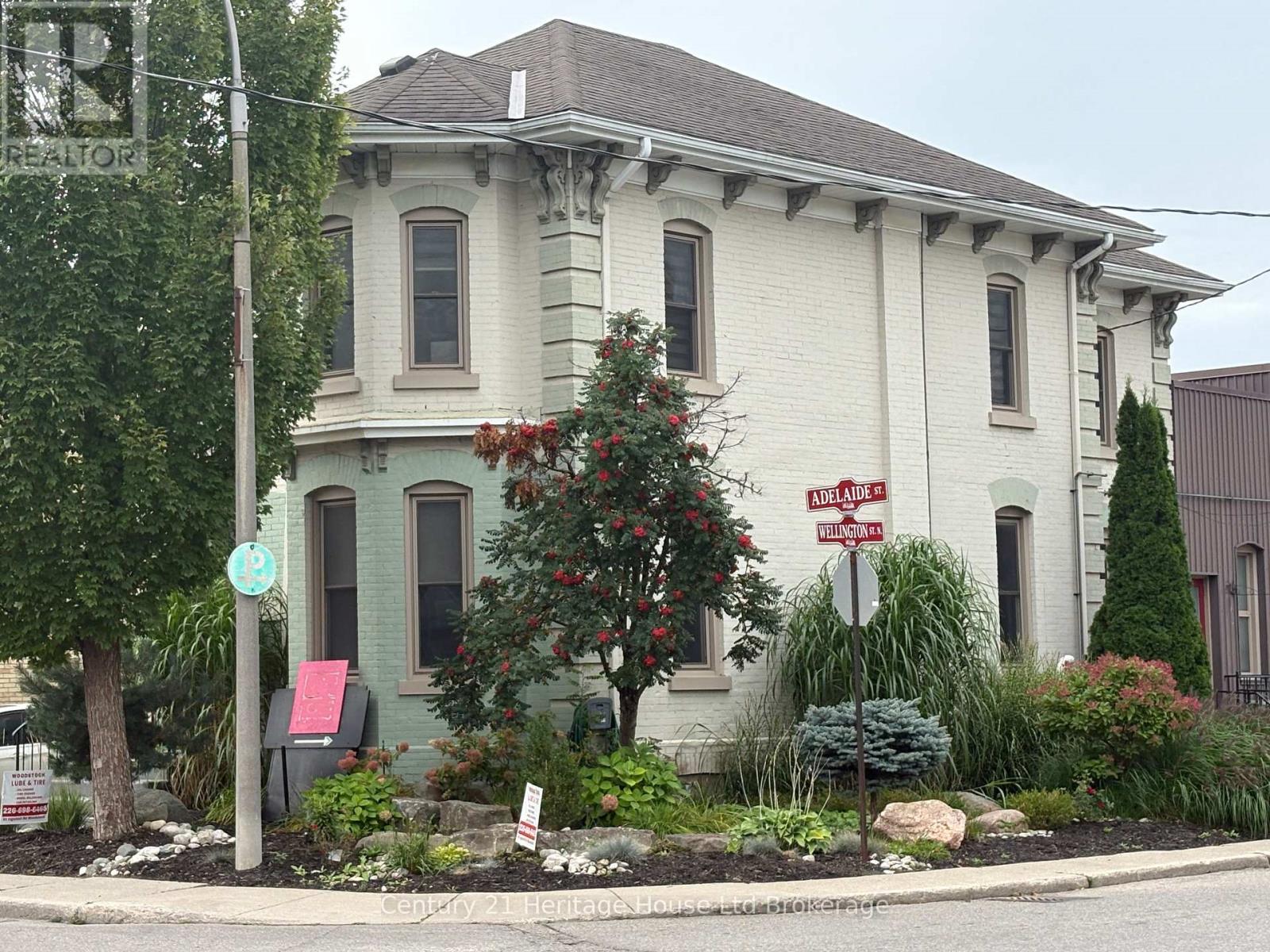 21 Wellington Street N Property Photo 2
