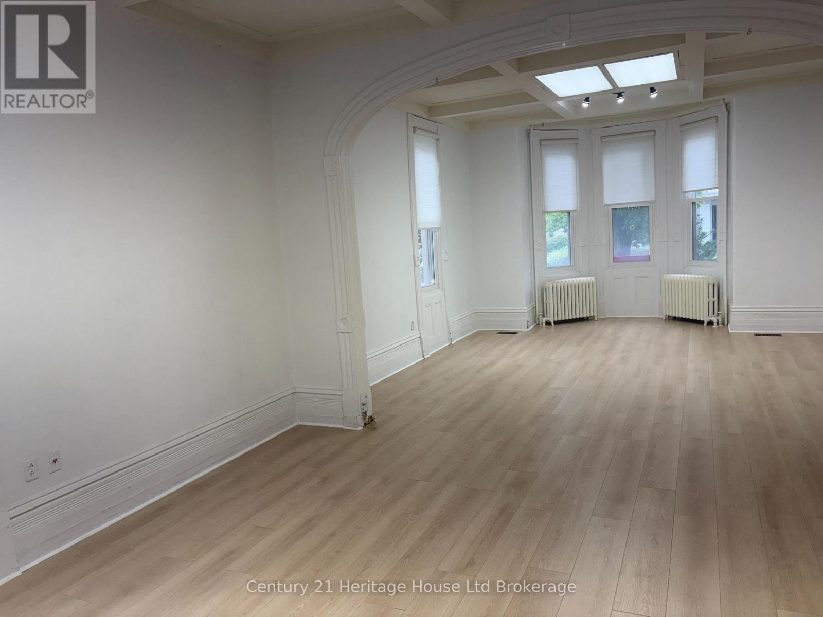 21 Wellington Street N Property Photo 6