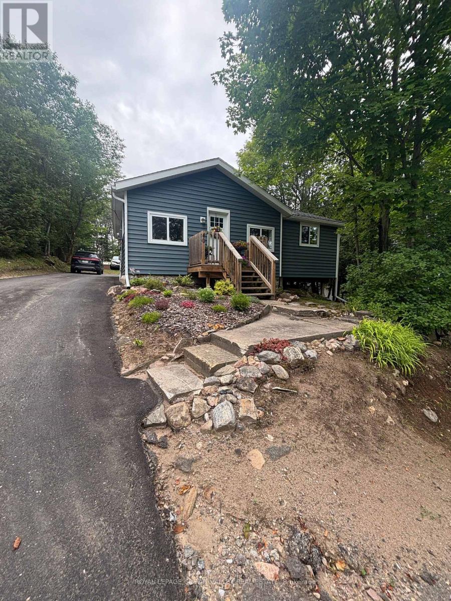 40 Cleak Avenue N Property Photo 2
