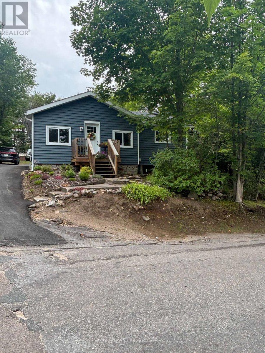 40 Cleak Avenue N Property Photo 5