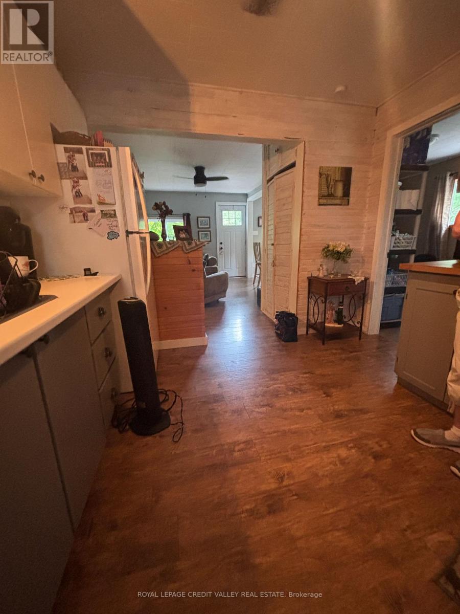 40 Cleak Avenue N Property Photo 11