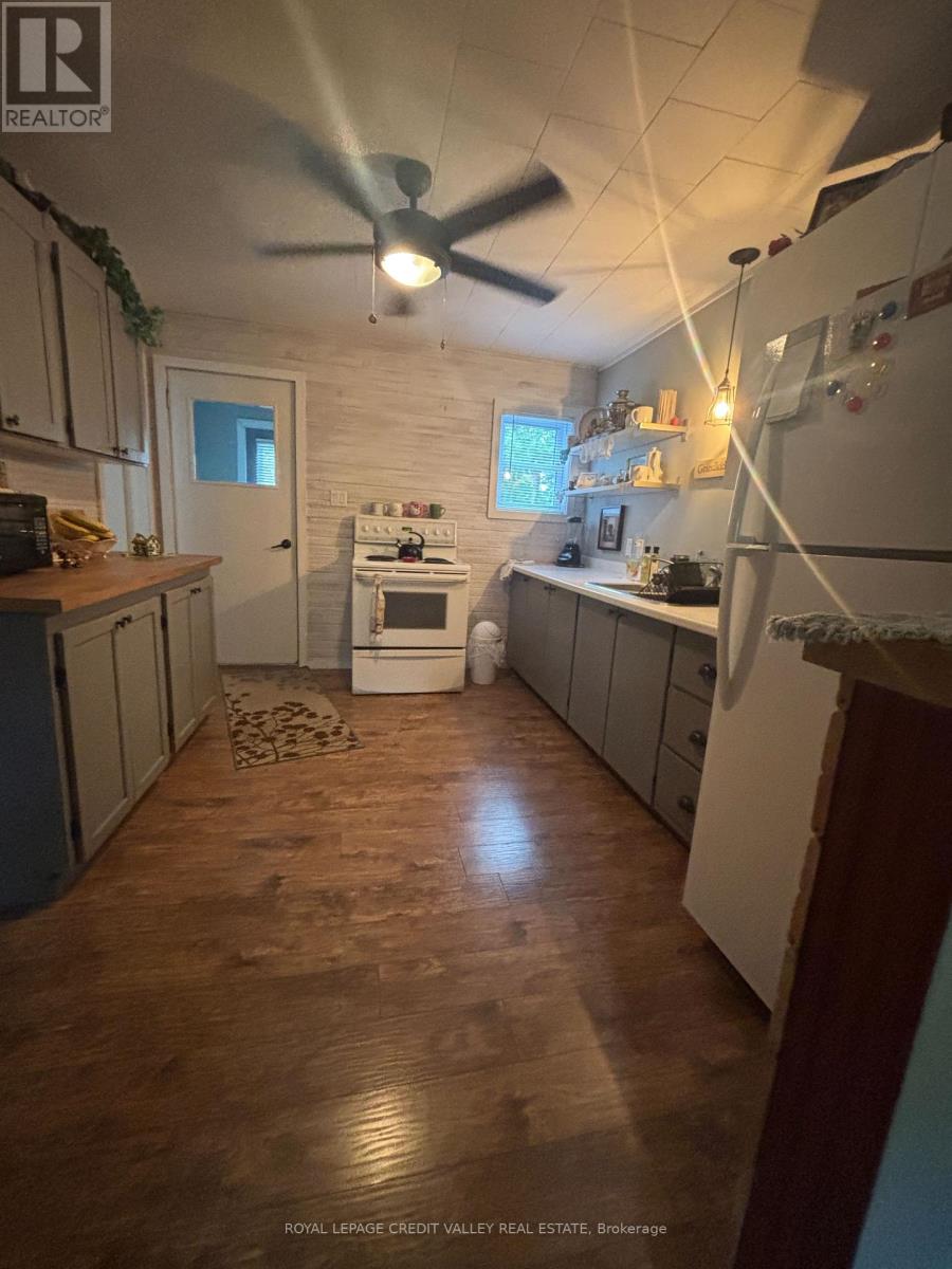 40 Cleak Avenue N Property Photo 15