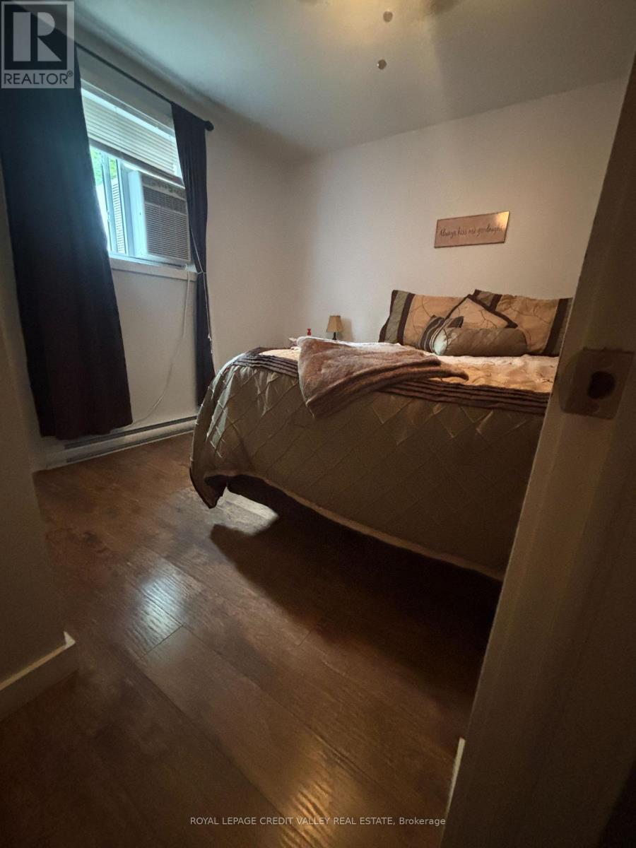 40 Cleak Avenue N Property Photo 18