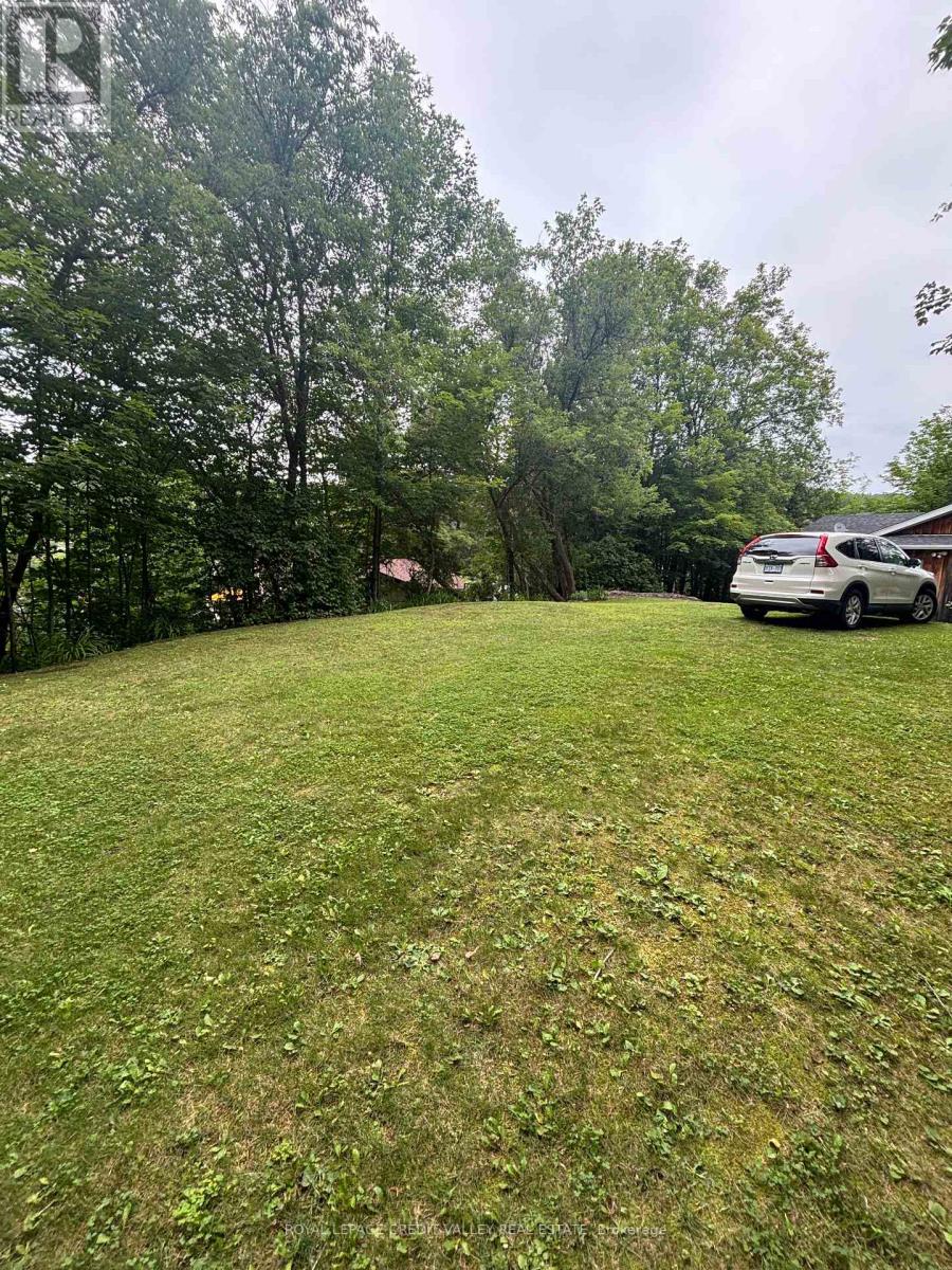 40 Cleak Avenue N Property Photo 23