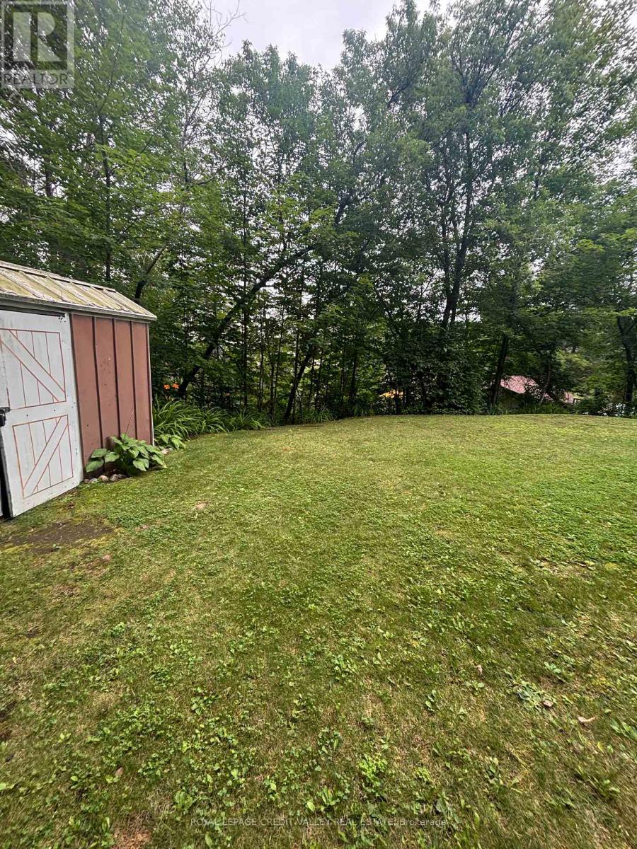 40 Cleak Avenue N Property Photo 24