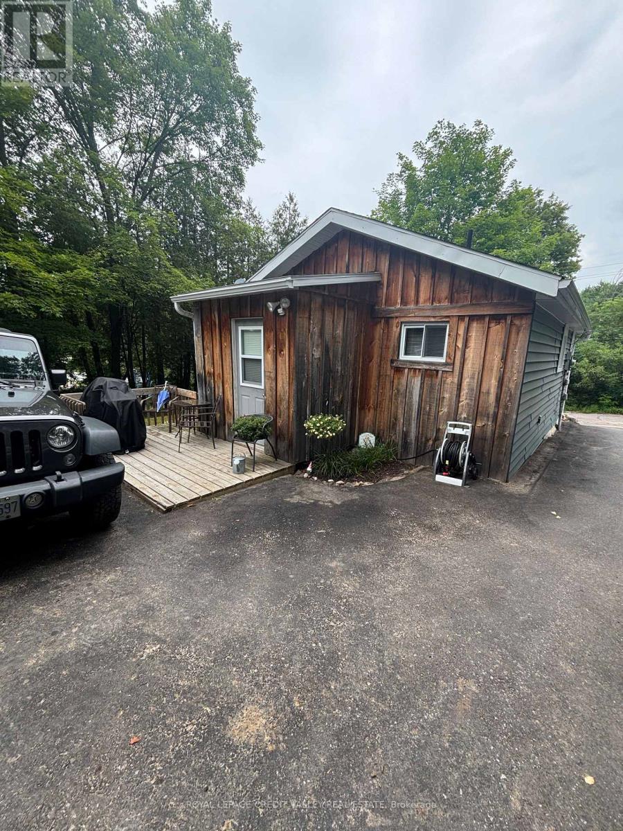 40 Cleak Avenue N Property Photo 27