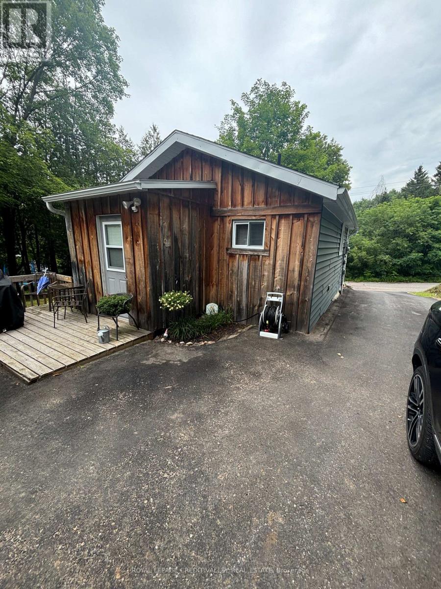 40 Cleak Avenue N Property Photo 28