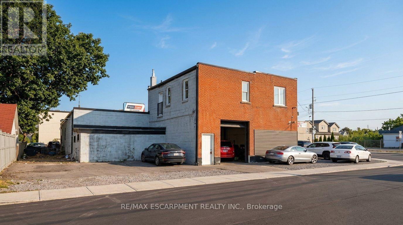 302 Queenston Road Photo de la propriété 1