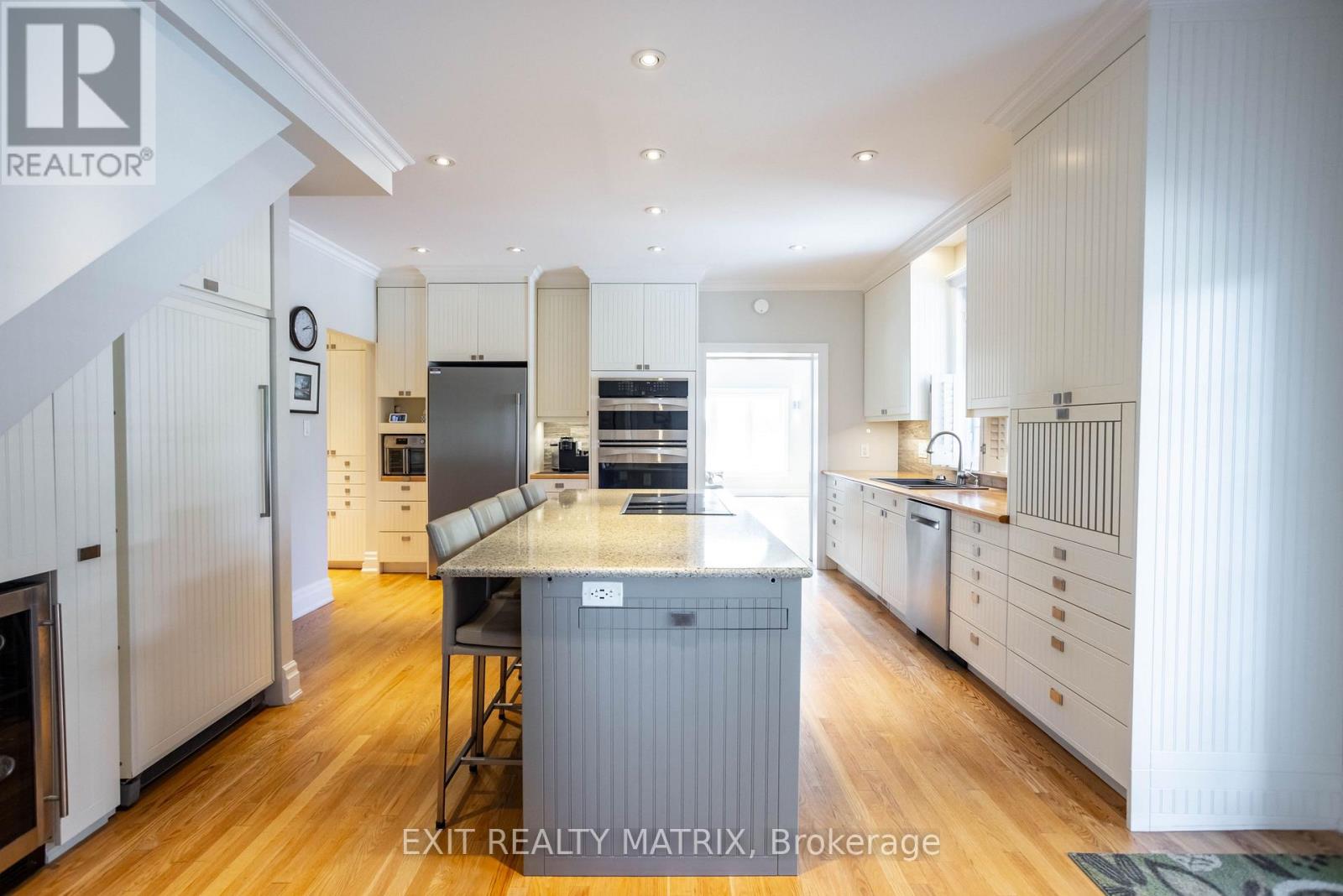2392 8th Line Road Property Photo 4