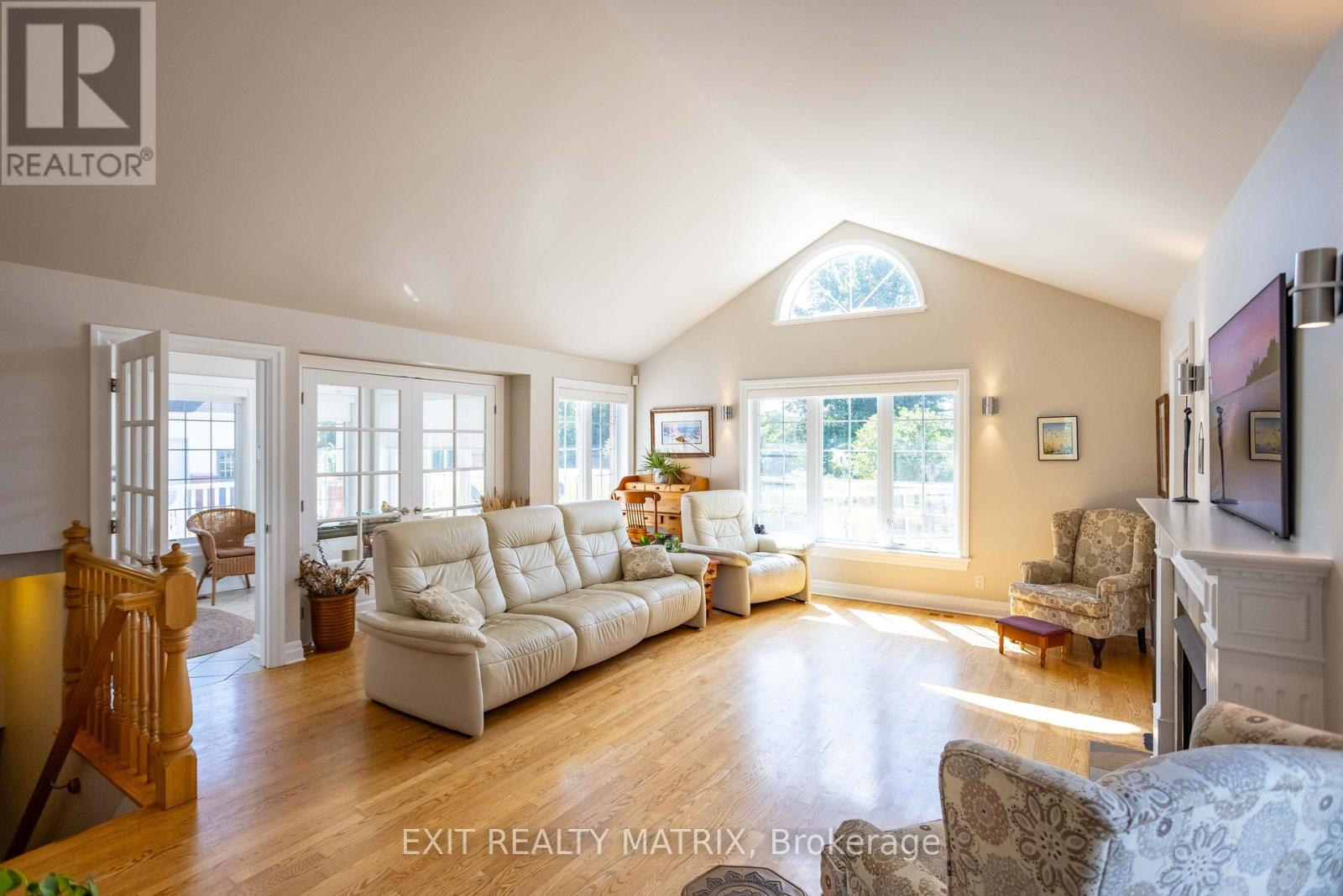 2392 8th Line Road Property Photo 17