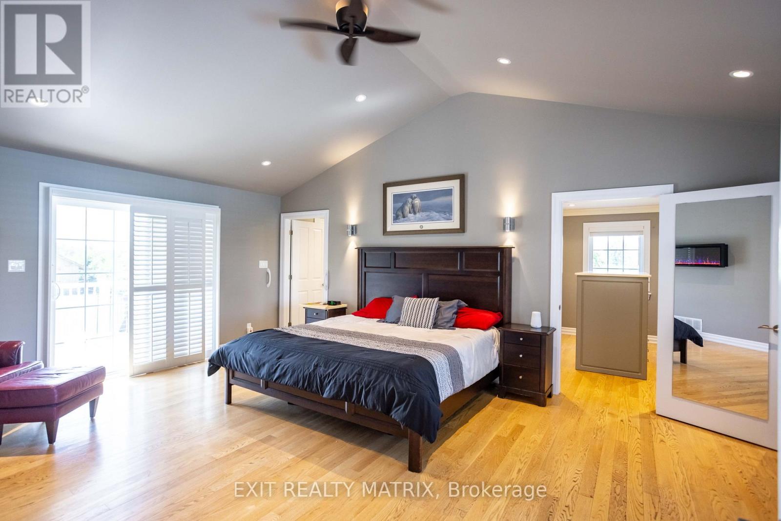 2392 8th Line Road Property Photo 19