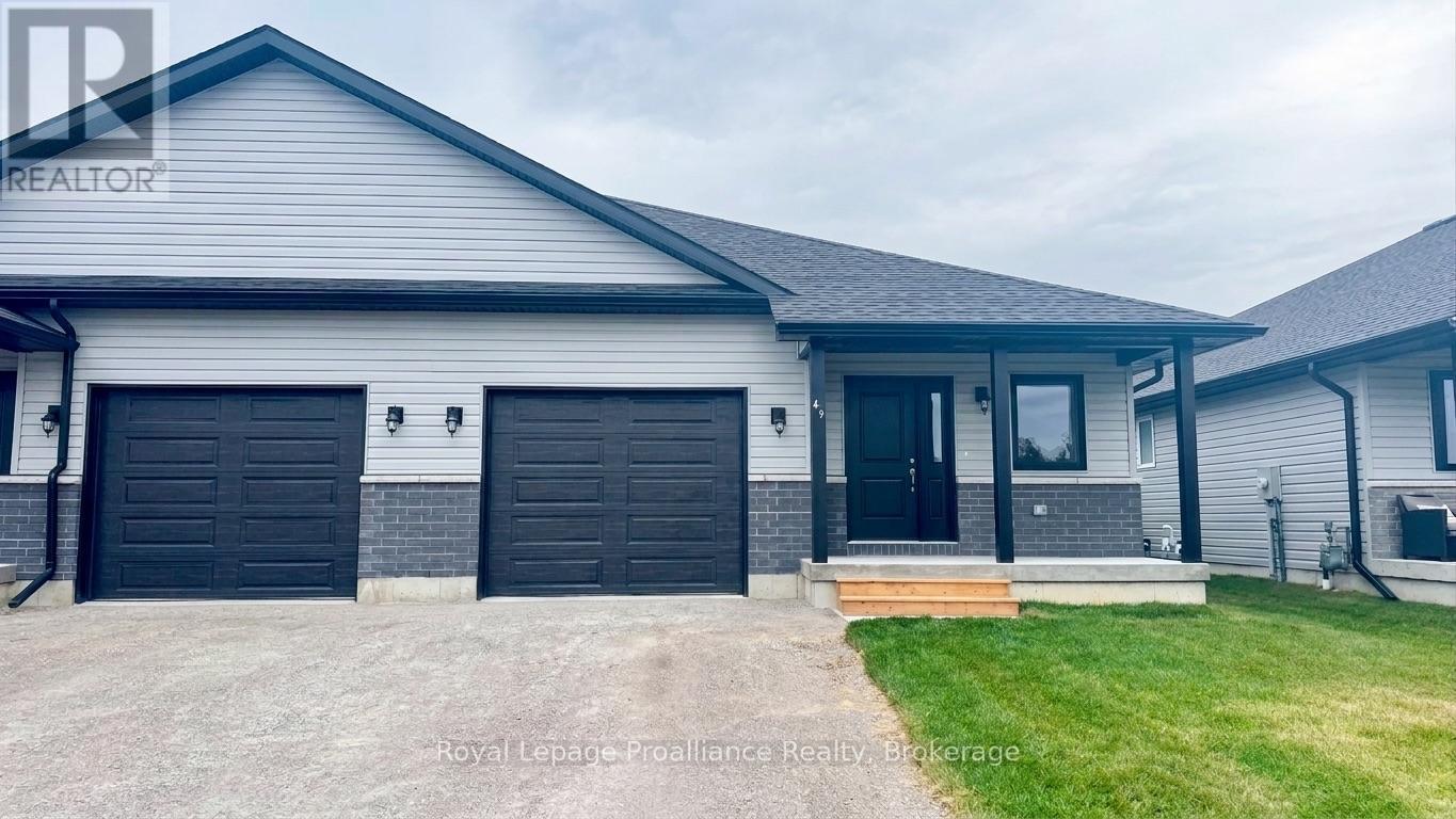 49 Mackenzie John Crescent Property Photo 1