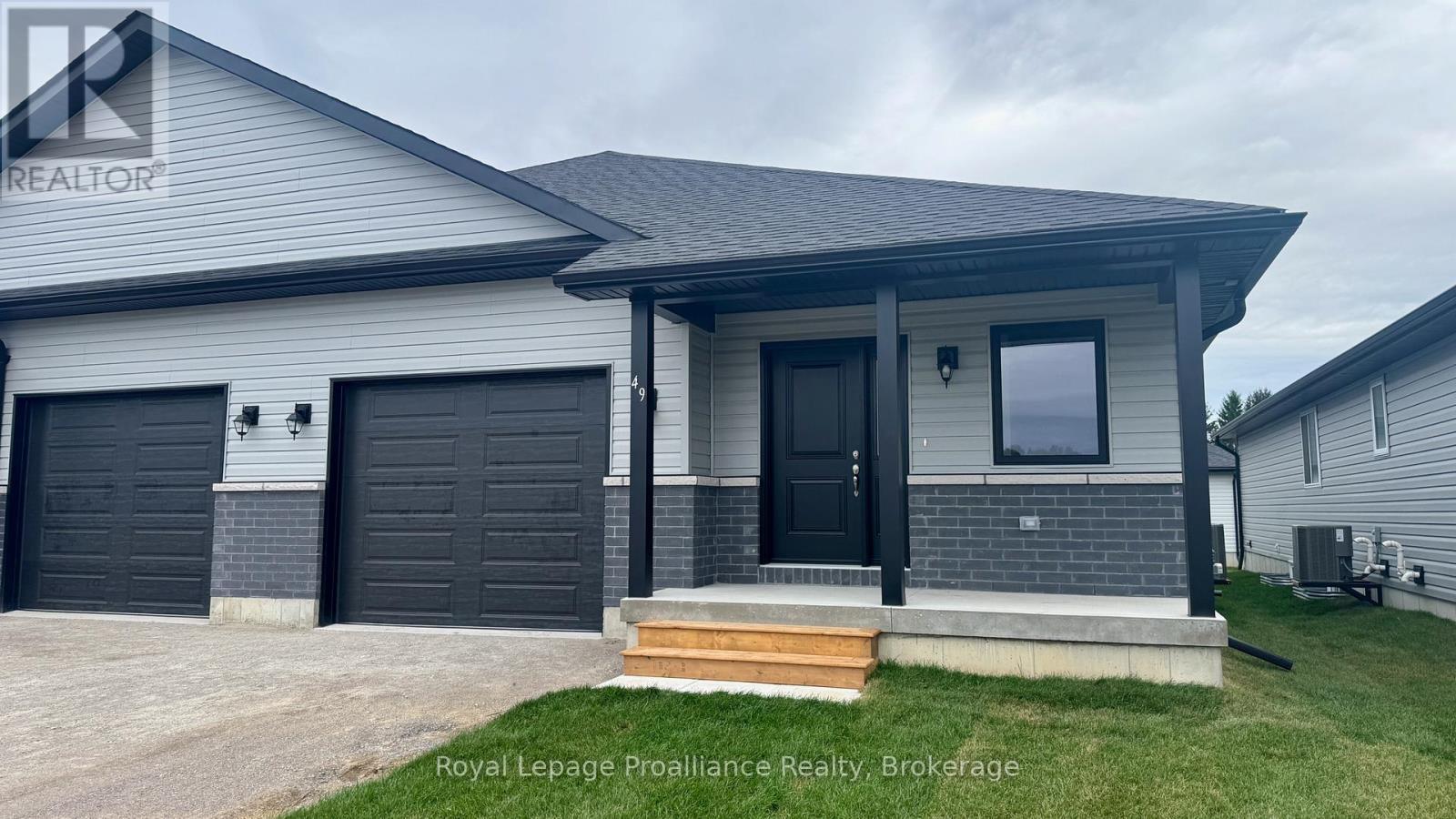 49 Mackenzie John Crescent Property Photo 2