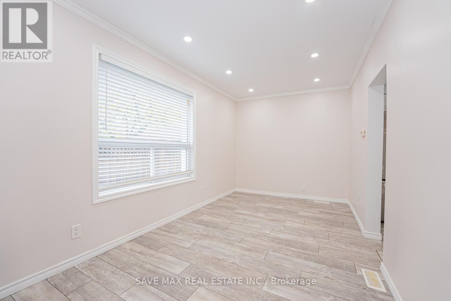 4 Beaumont Crescent S Property Photo 17