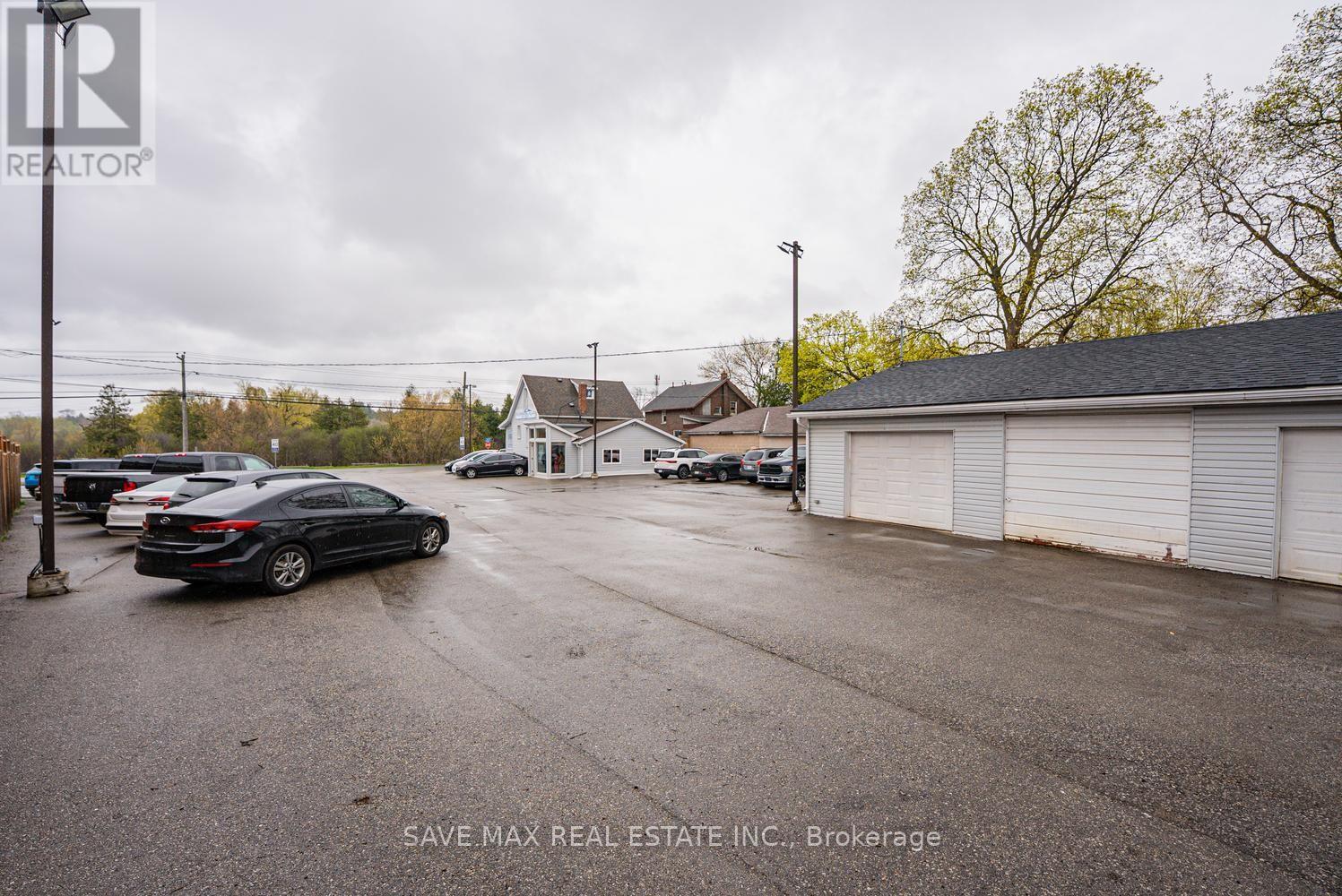 4 Beaumont Crescent S Property Photo 46