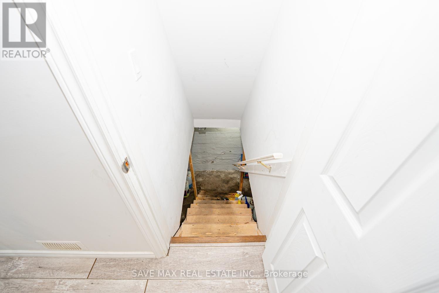 4 Beaumont Crescent S Property Photo 50