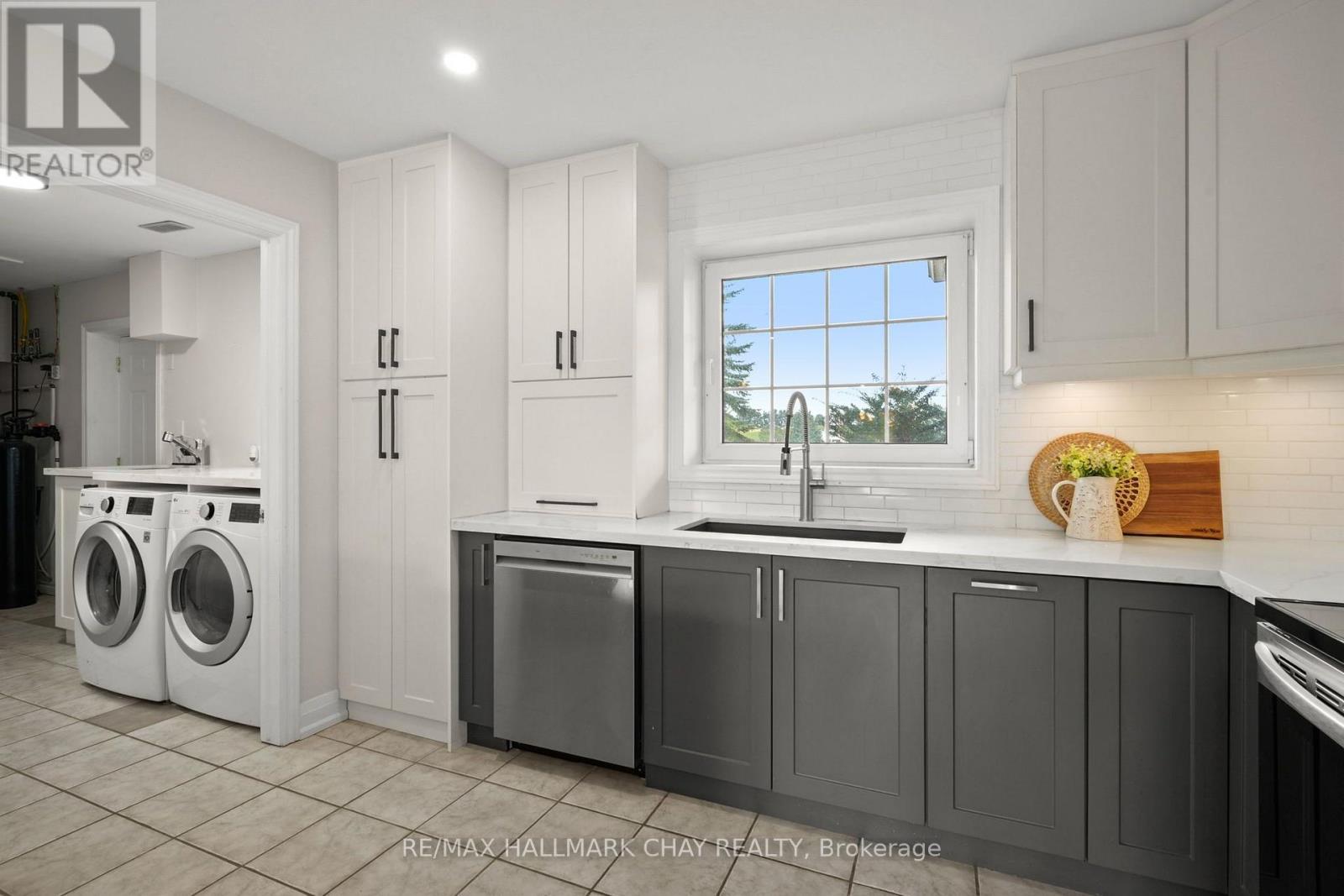 958375 E 7th Line Property Photo 13