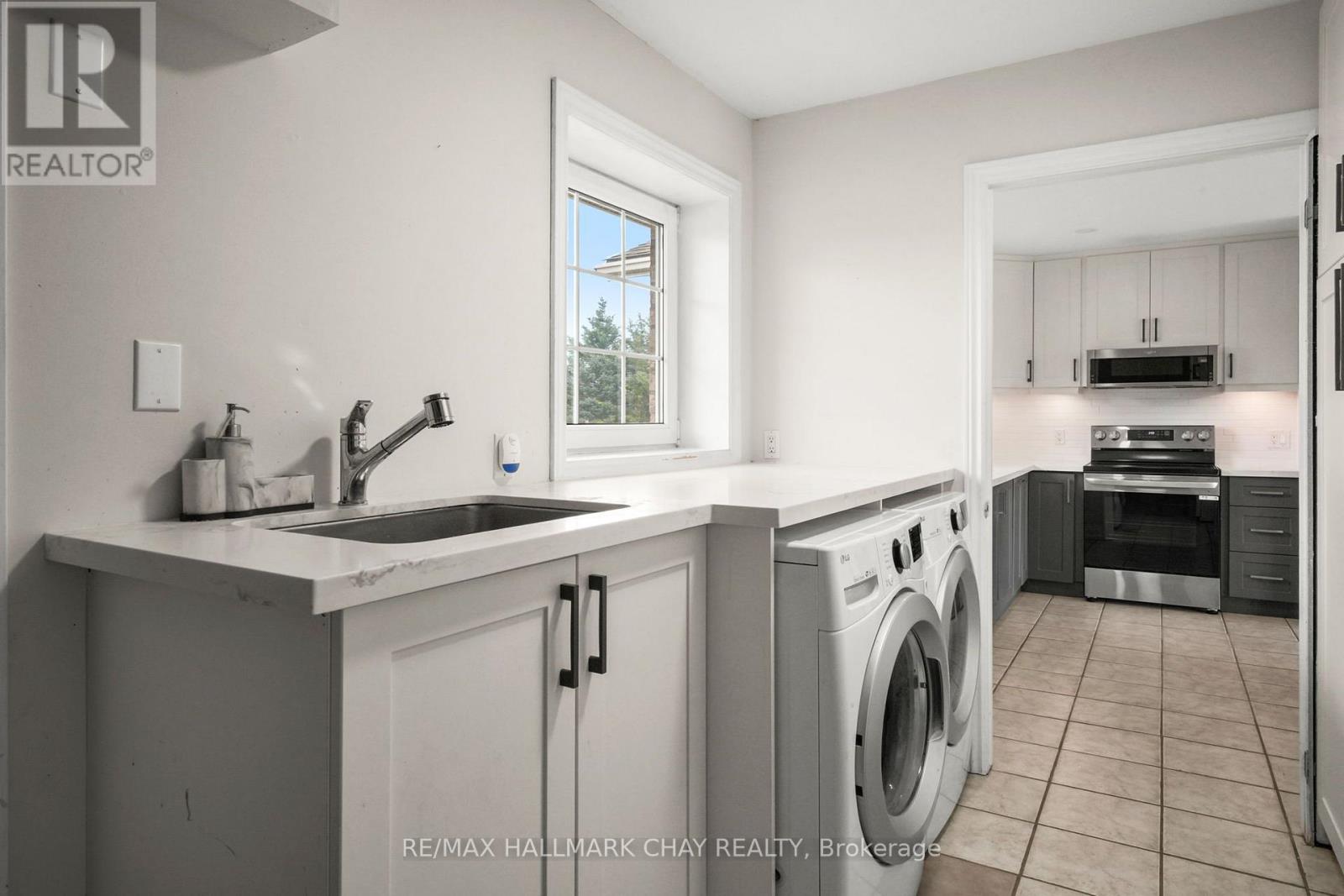 958375 E 7th Line Property Photo 15