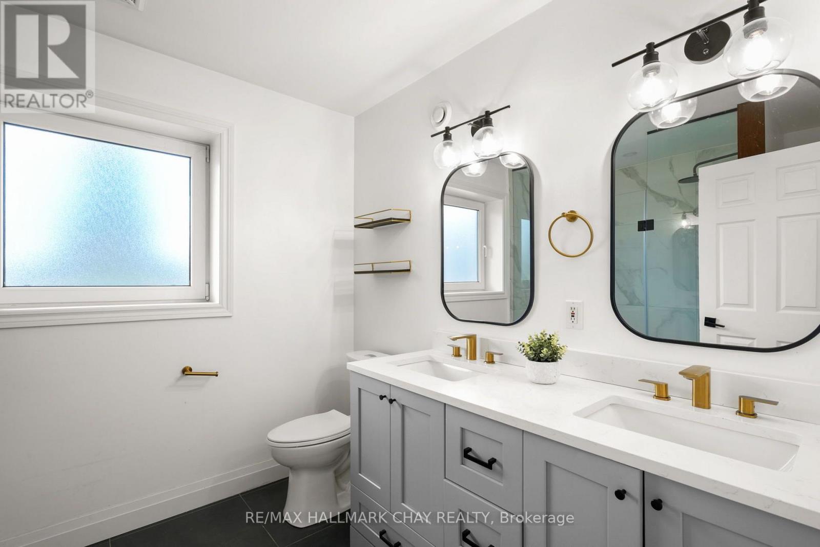 958375 E 7th Line Property Photo 25