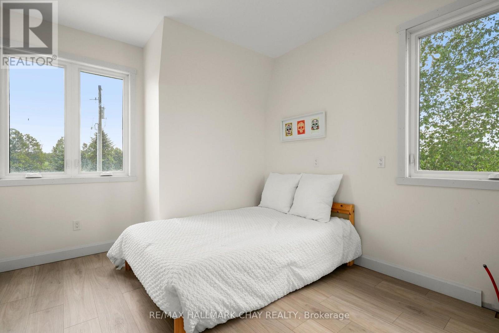 958375 E 7th Line Property Photo 35