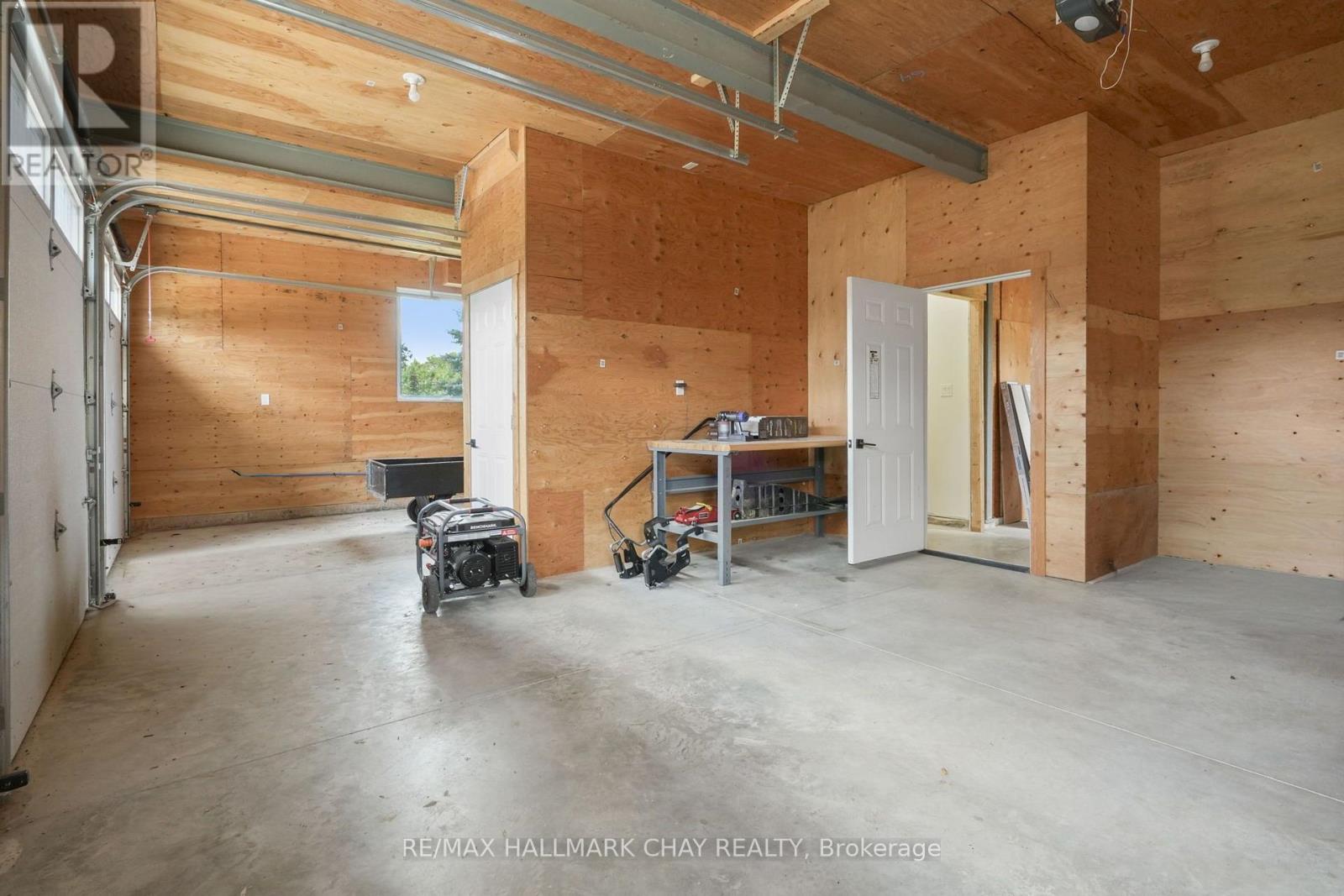 958375 E 7th Line Property Photo 38