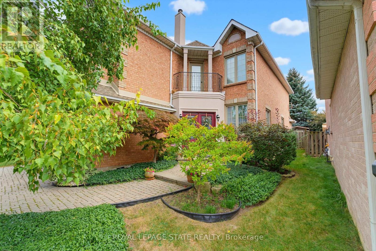 144 Cove Crescent Property Photo 2
