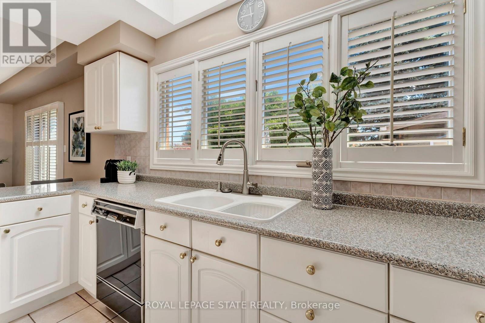 144 Cove Crescent Property Photo 11