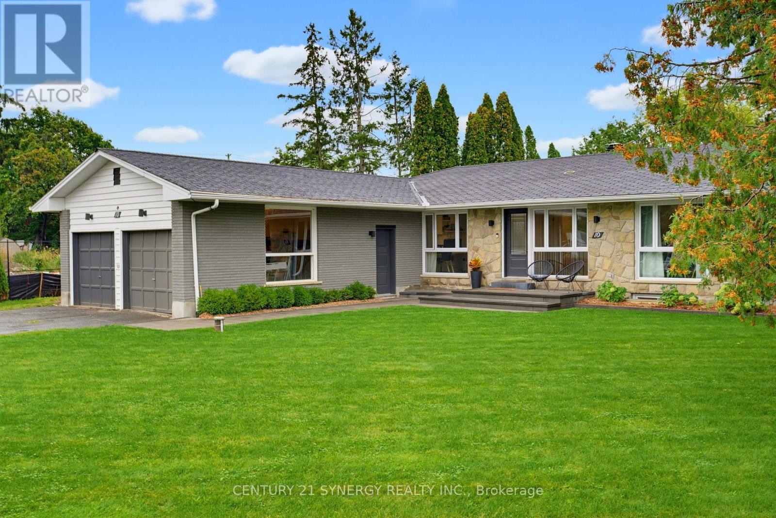 10 HONEY GABLES DRIVE Property Photo 1
