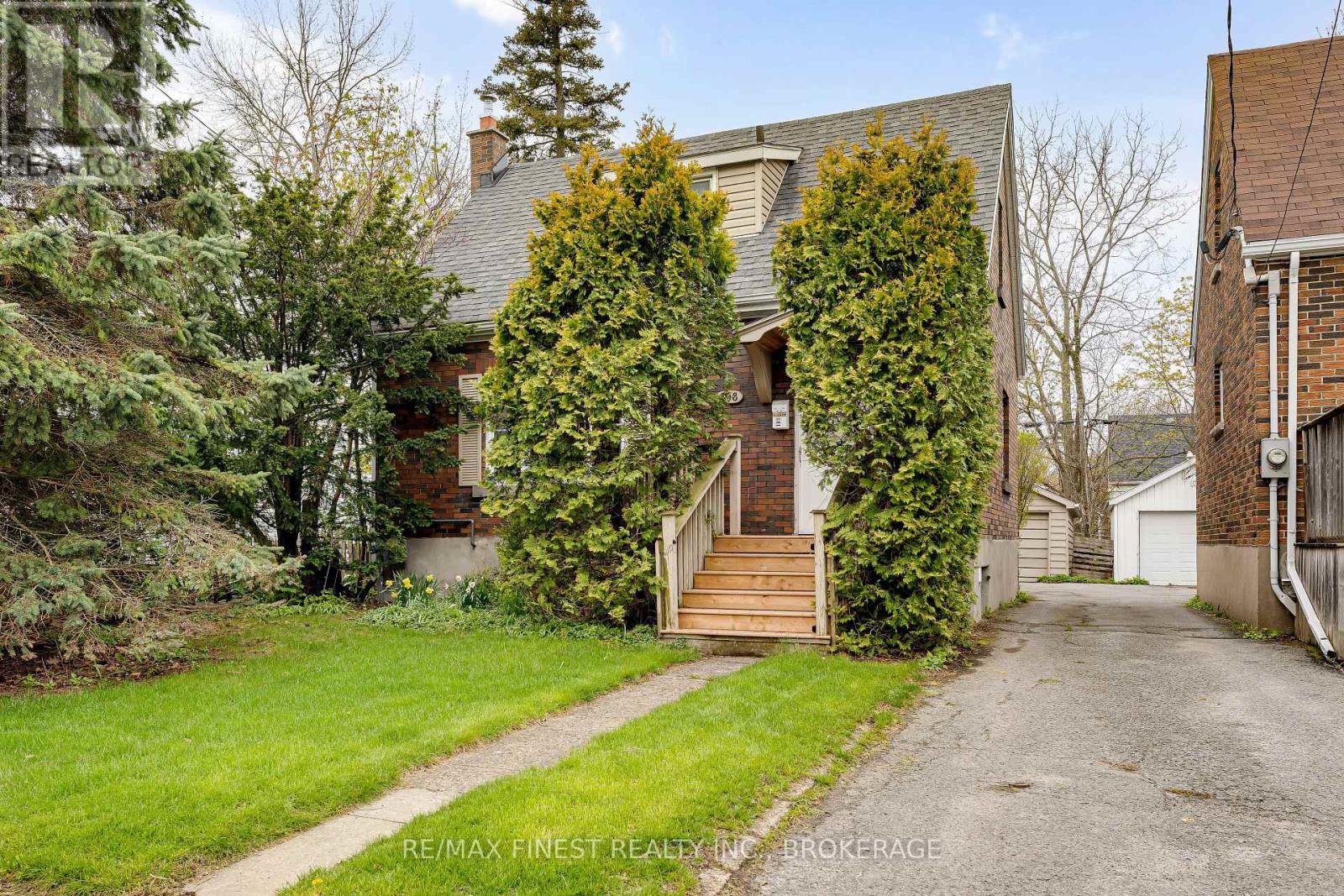 298 College Street Property Photo 2