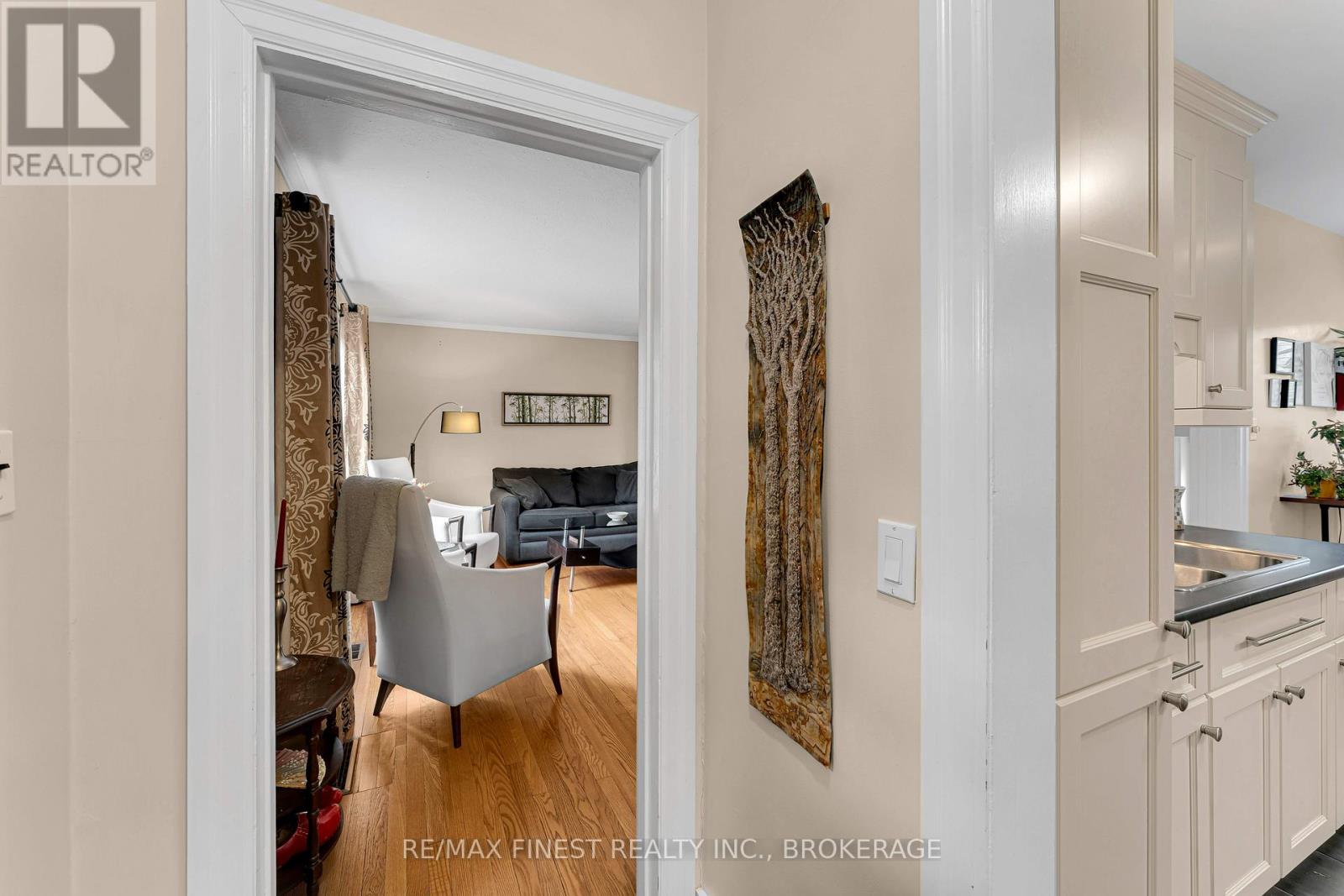 298 College Street Property Photo 5