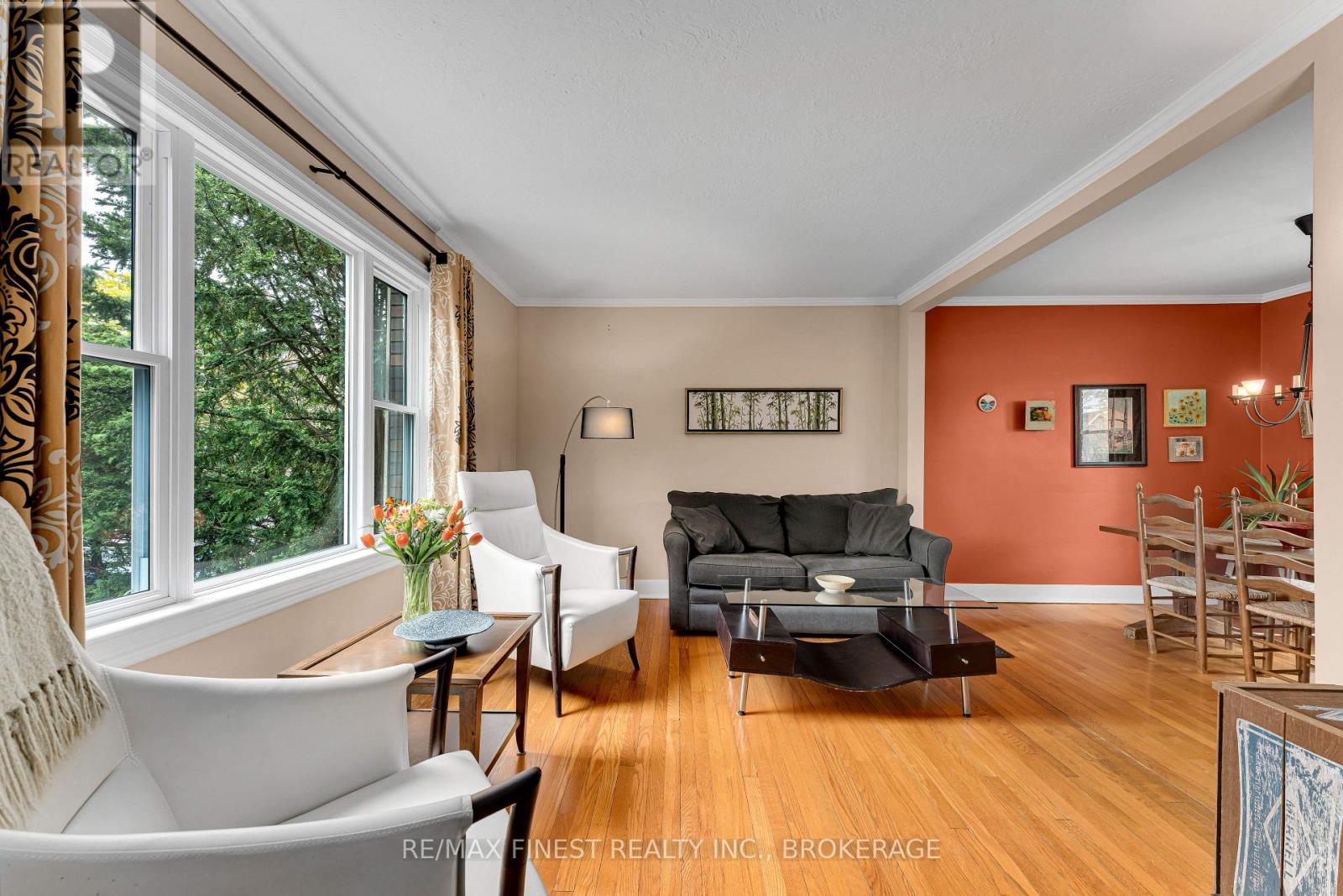 298 College Street Property Photo 11