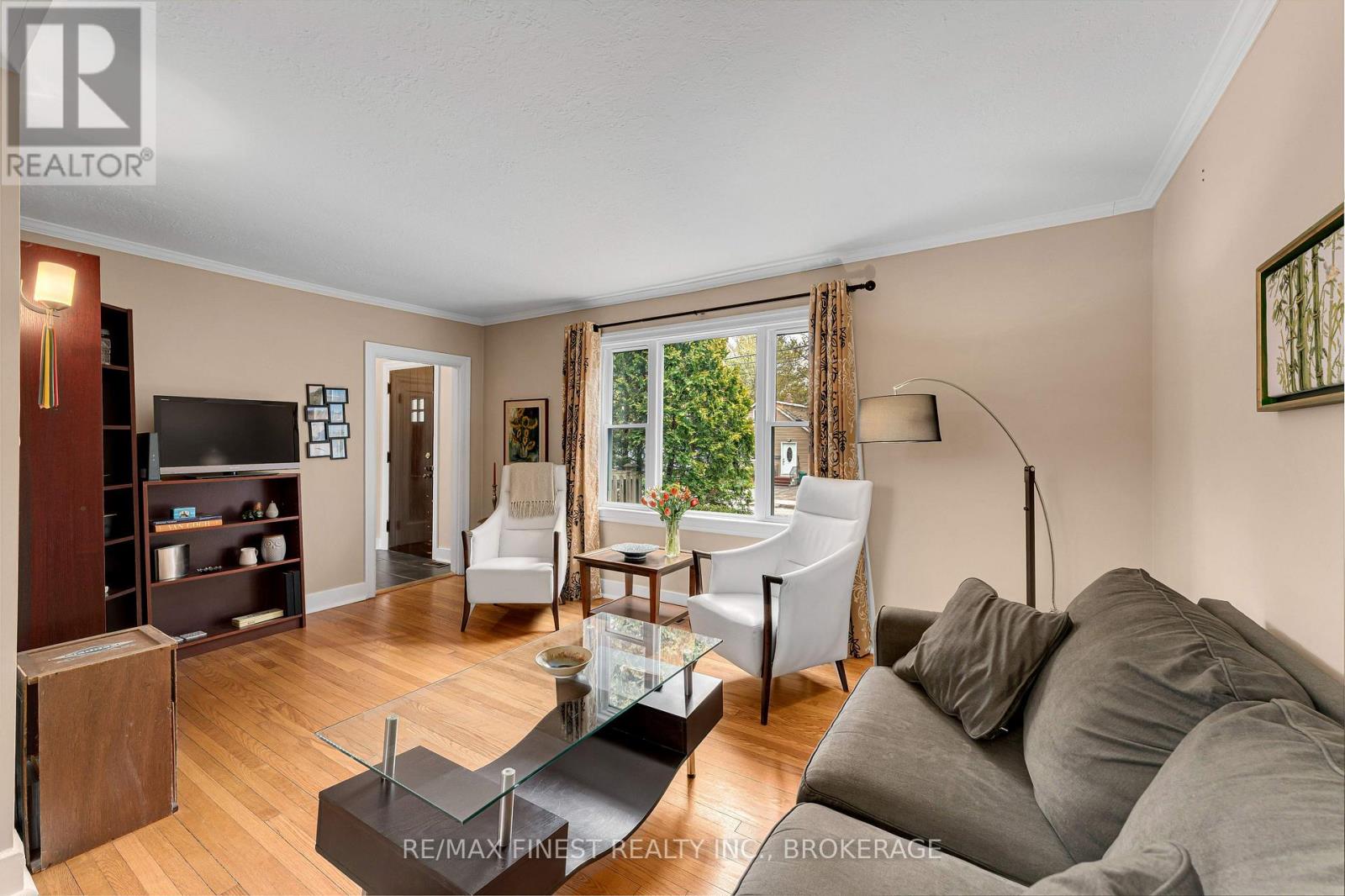 298 College Street Property Photo 13