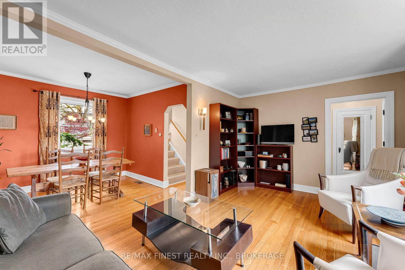 298 College Street Property Photo 14