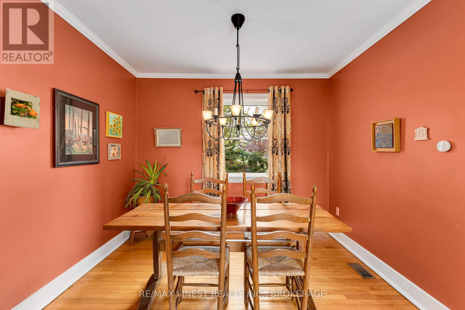 298 College Street Property Photo 15