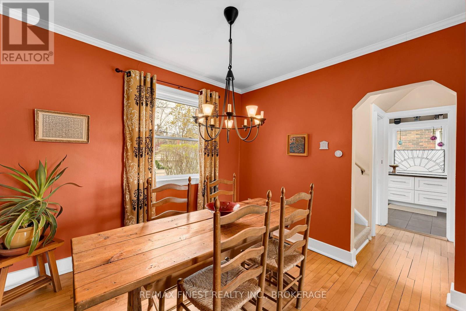 298 College Street Property Photo 16