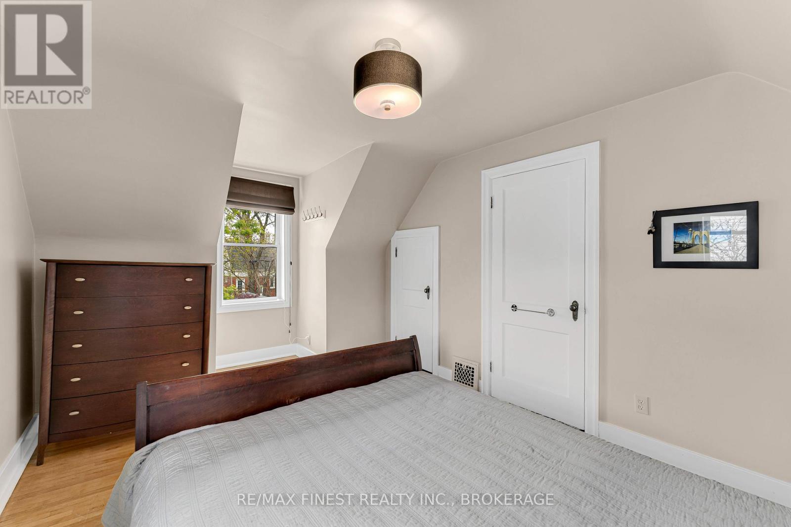 298 College Street Property Photo 24