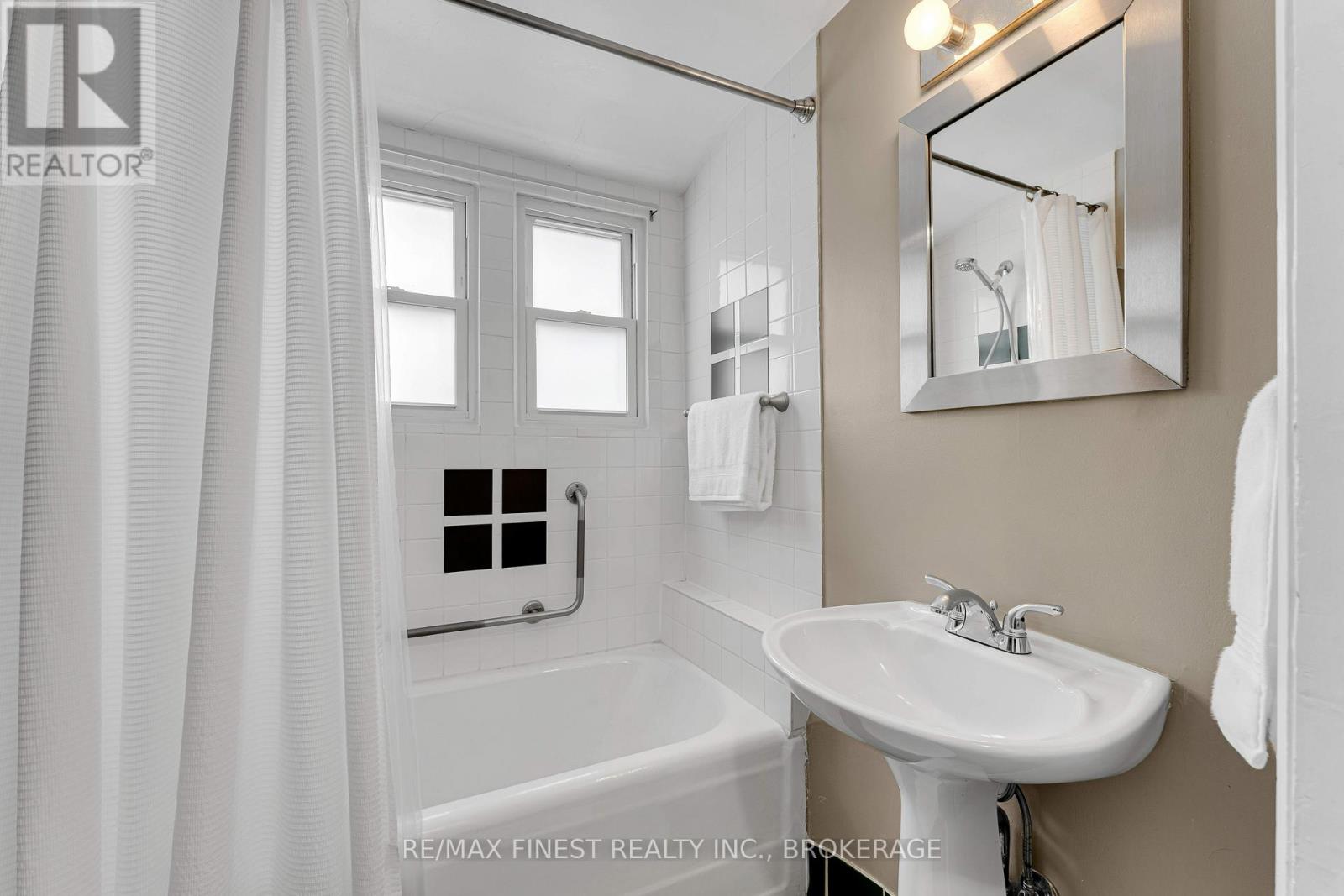 298 College Street Property Photo 28