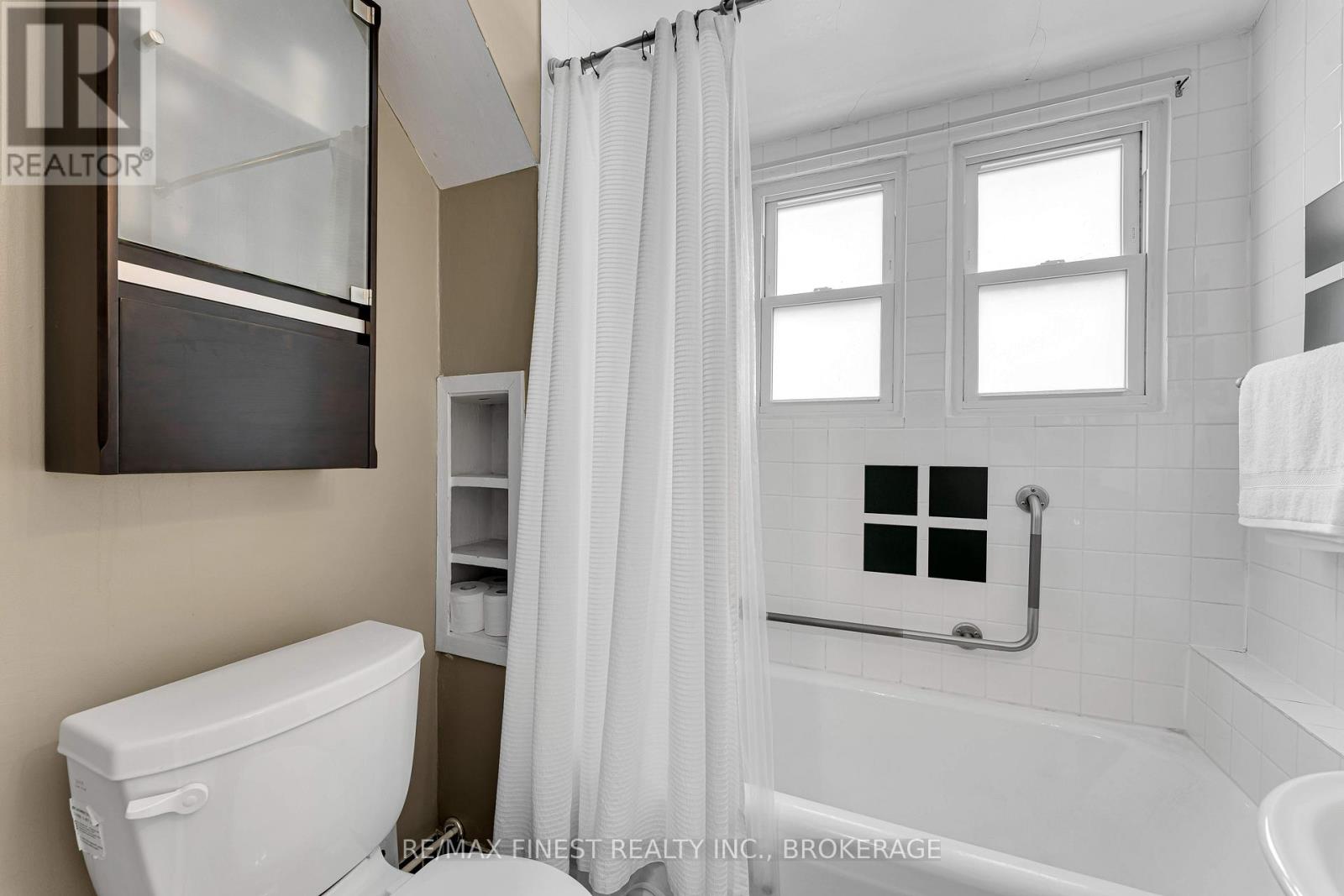 298 College Street Property Photo 29