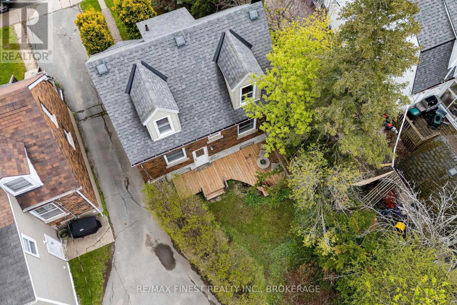 298 College Street Property Photo 30